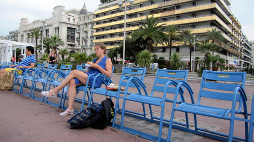 Nice, Promenade des Anglais : de beroemde blauwe stoeltjes